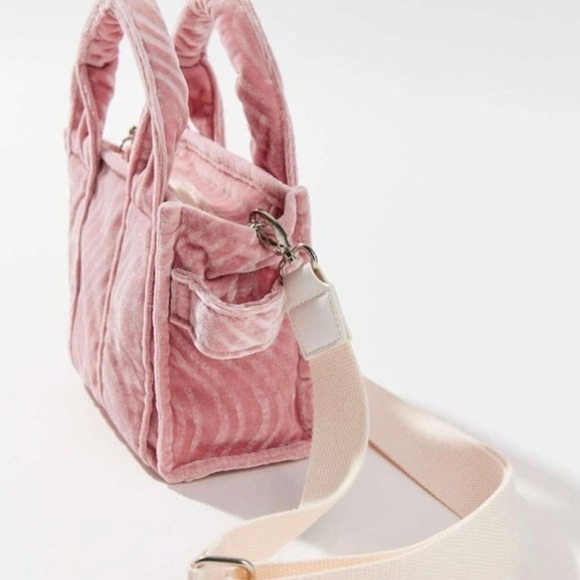 Urban Outfitters Small Wavy Pink Mini Tote Velvet Crossbody Shoulder Bag - Picture 3 of 8